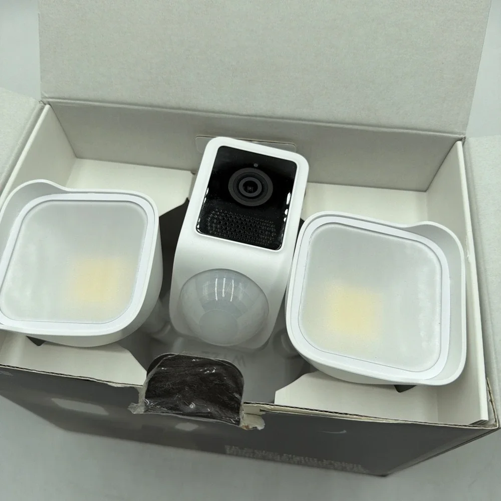 Wyze Cam Floodlight V2 Motion-Activated 2K HD Color Night Vision Camera